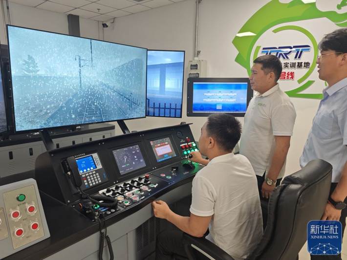 https://img-xhpfm.xinhuaxmt.com/News/202509/cfcd7f29f9bb495fb5f2608c8adf3803.jpg?x-oss-process=image/resize,w_1000/auto-orient,1/quality,Q_80